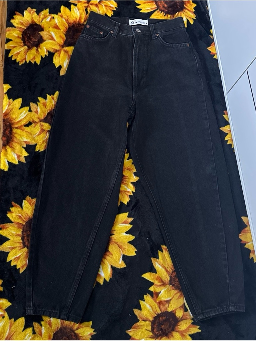 Zara Black High-Rise Relaxed Straight Jeans